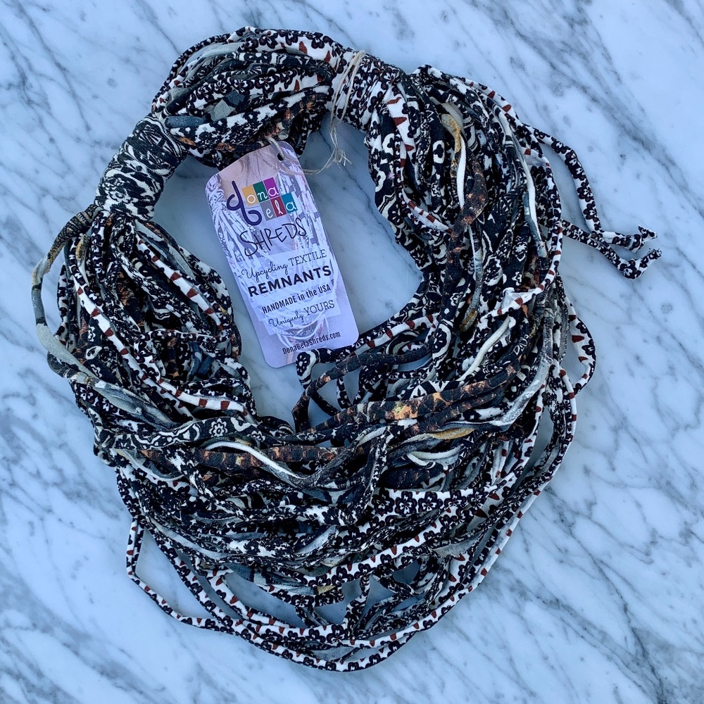 Dona Bela Shreds, Scarf